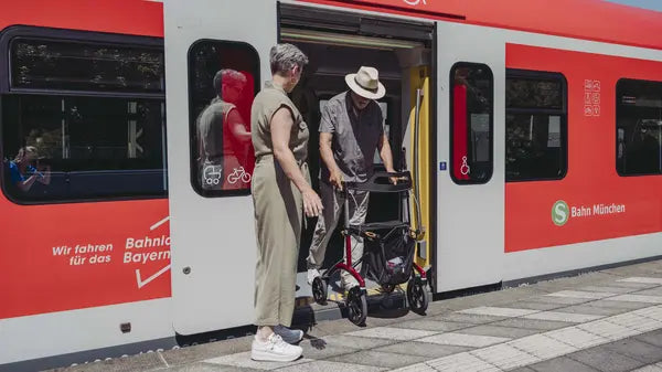 Rollator-Nutzer richtig unterstützen