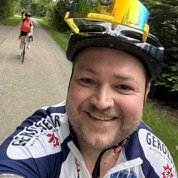 Saljol Vertriebsmitarbeiter Thilo am Fahrrad