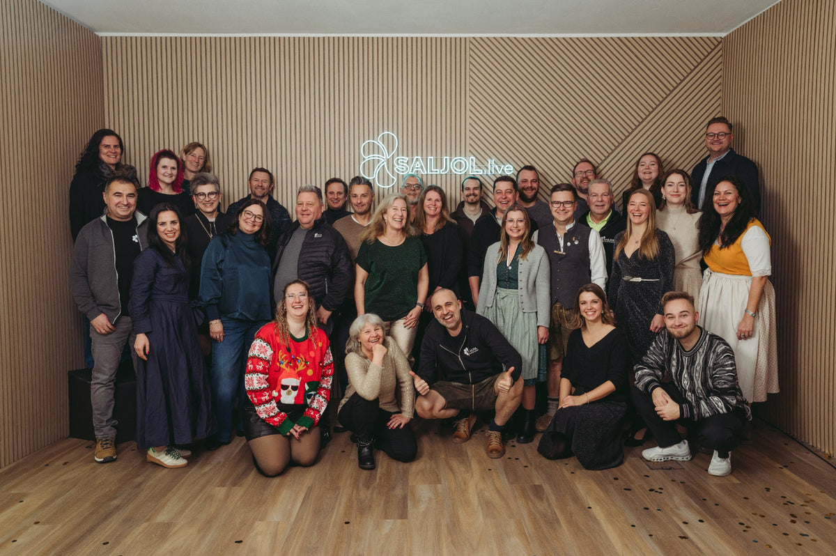 Das gesamte Saljol-Team auf einem Gruppenbild