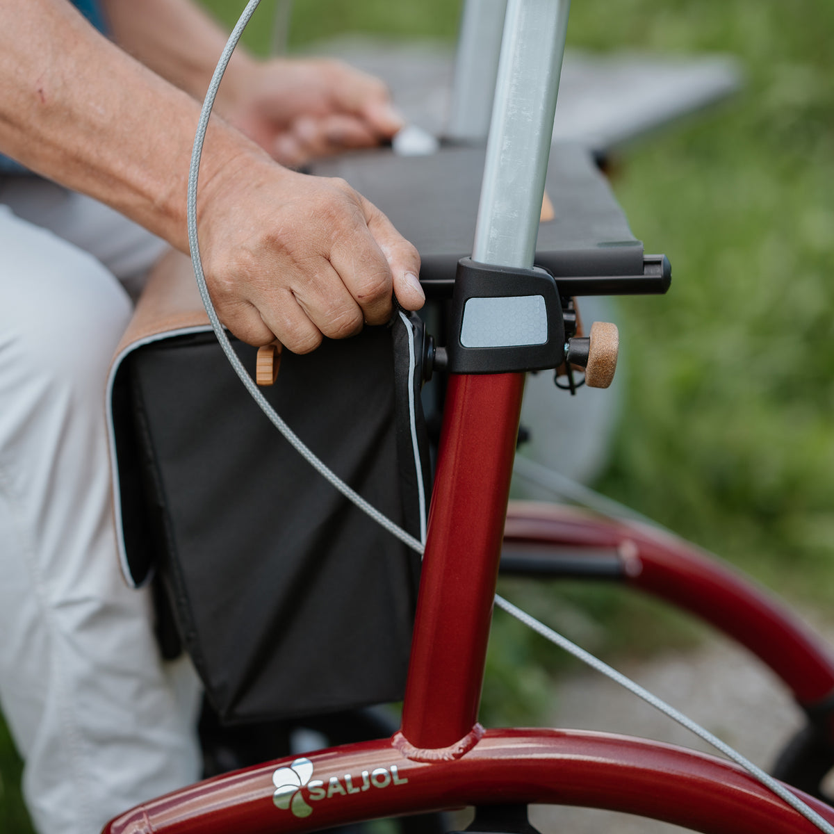 Magnetic bag holder Allround Rollator Barolo Red