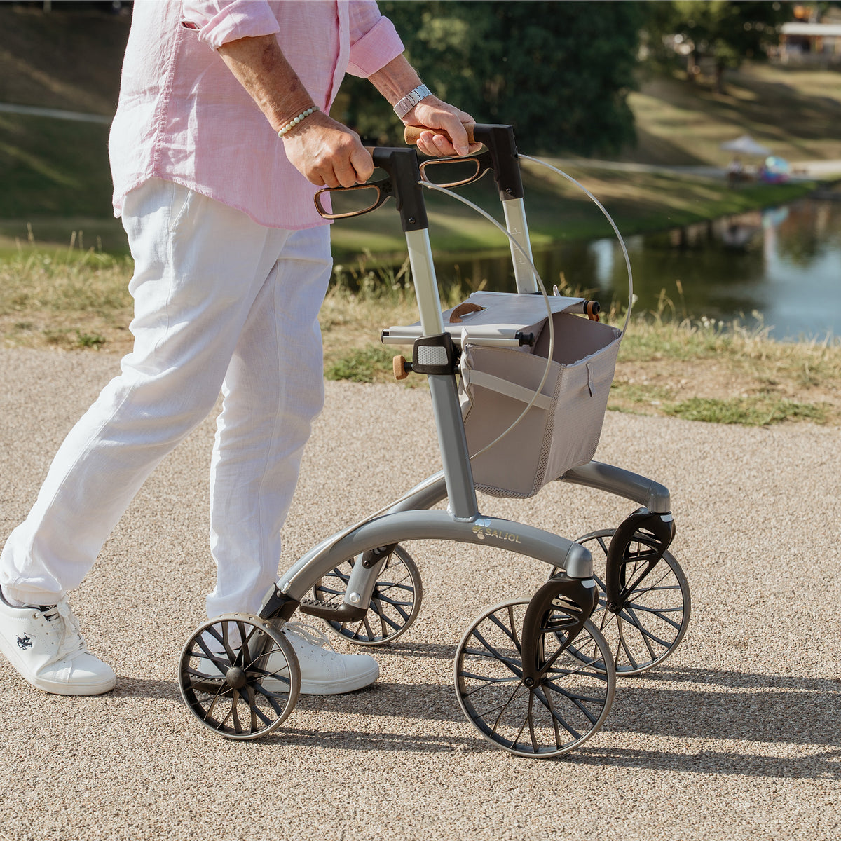 Spaziergang in der Sonne Allround Rollator Superlight