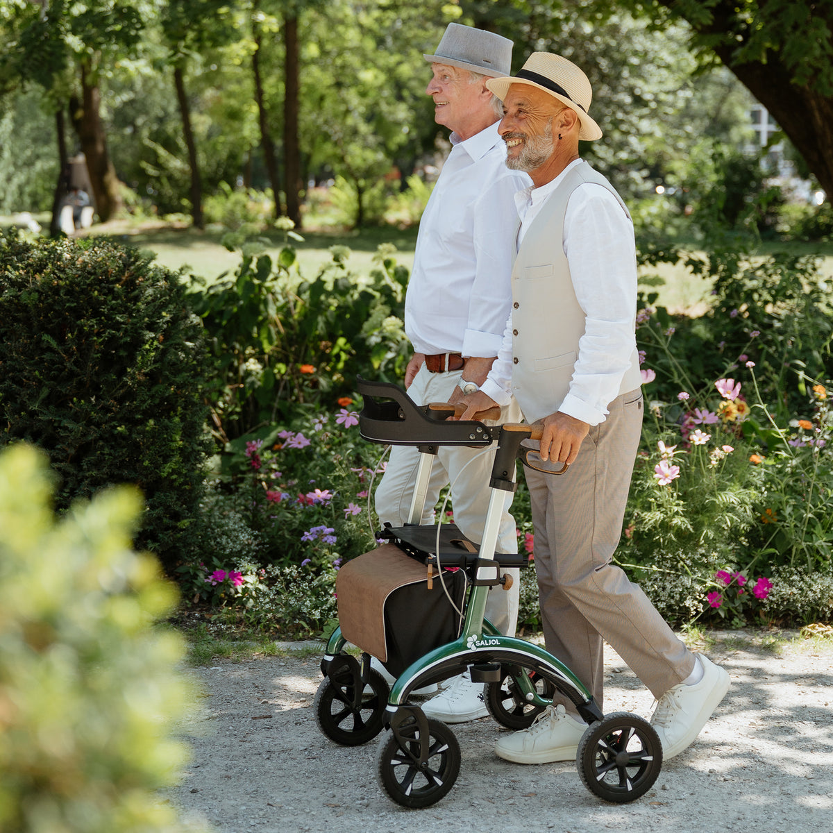 Gehen mit dem Carbon Rollator British Racing Green