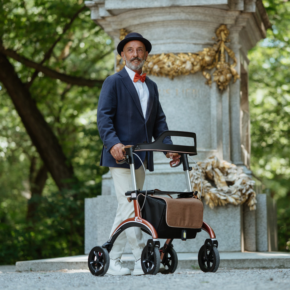 Gehen mit Carbon Rollator Copper Red