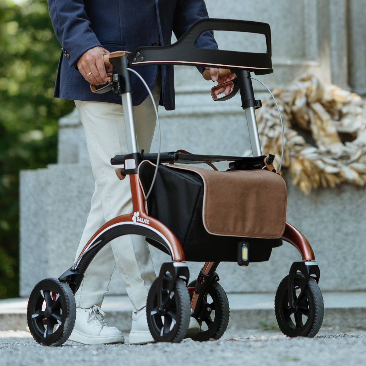 #color-copper-red;#size-54;Nahaufnahme Carbon Rollator Copper Red 54cm