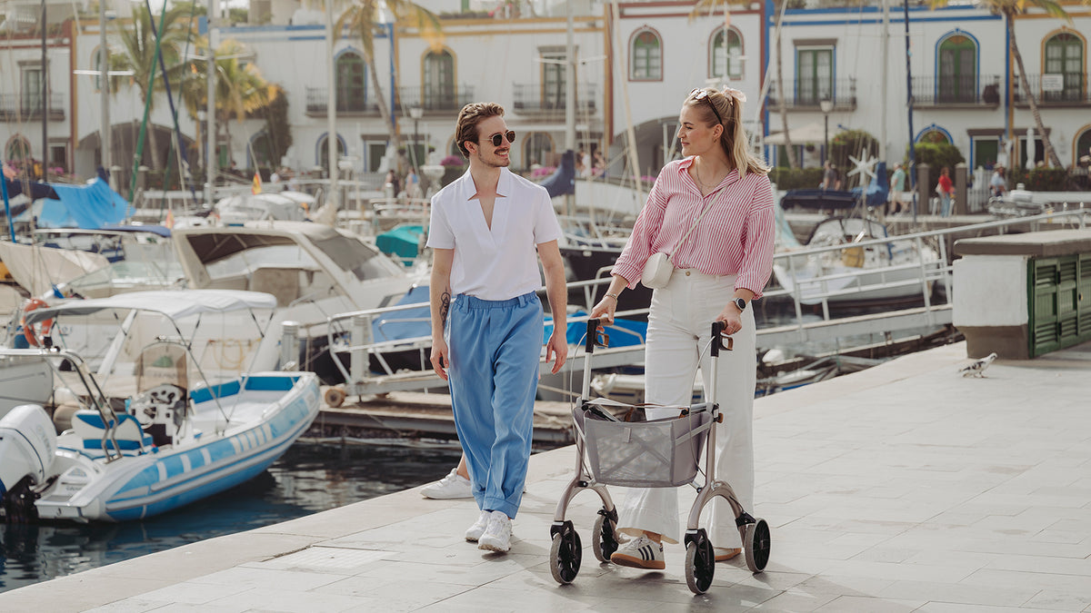 Aktiv mit Rollator im Hafen auf Gran Canaria