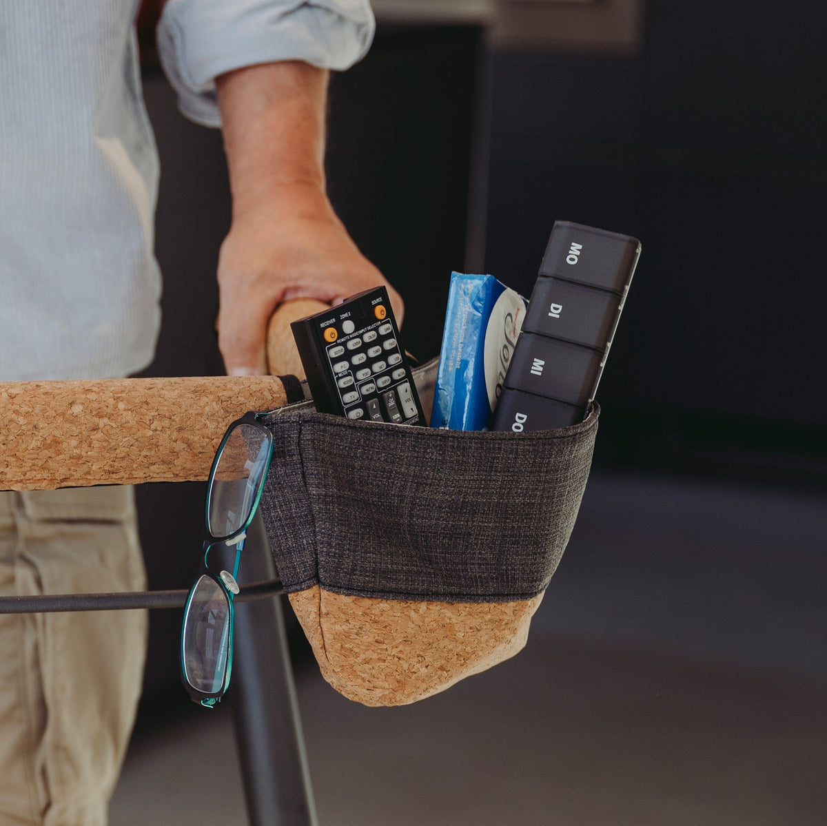 Kleine Tasche befüllt, Zubehör für den Saljol Wohnraumrollator