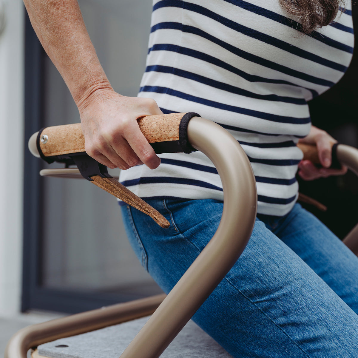 Sitzen Wohnraumrollator Champagne Gold