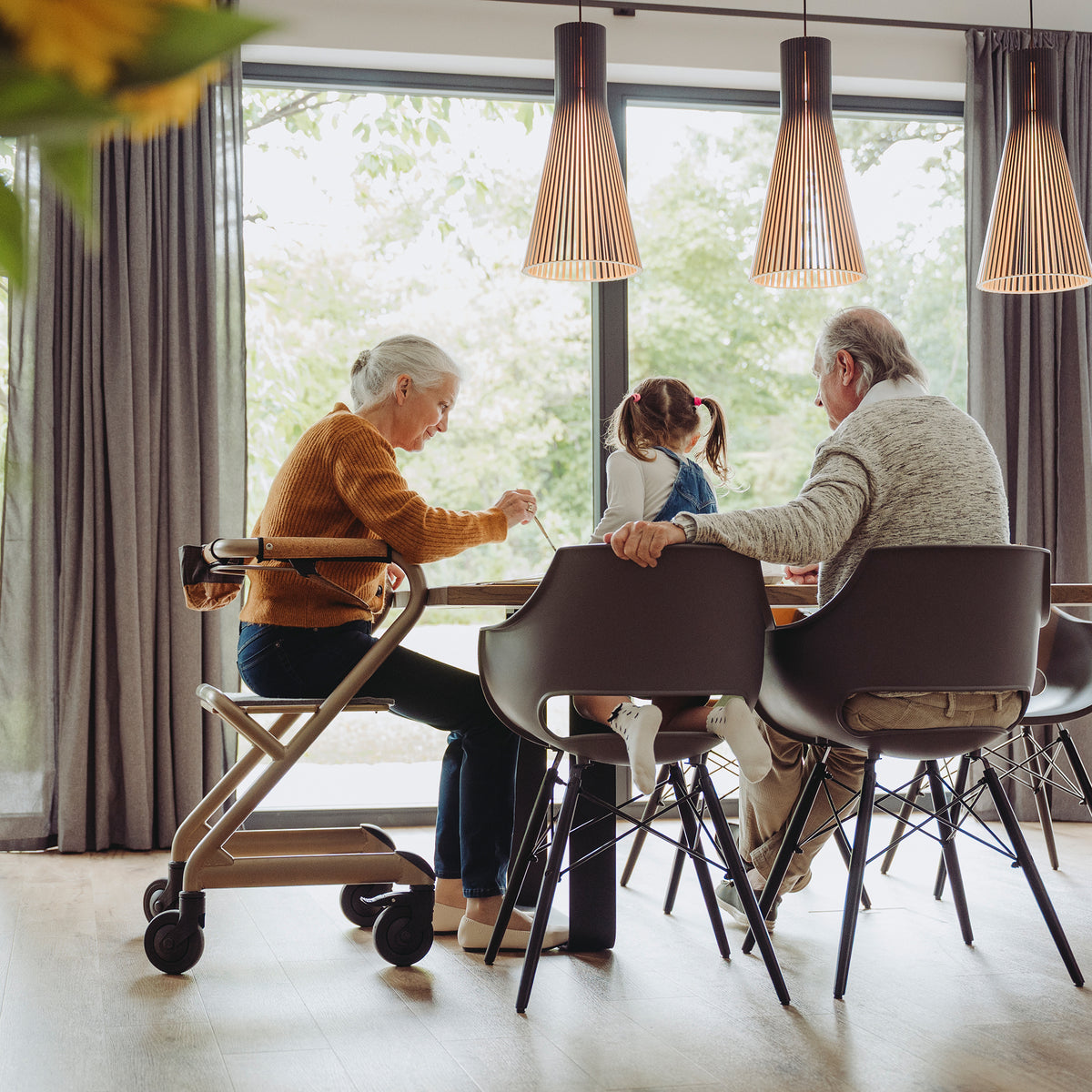 Sitzen Wohnraumrollator Champagne Gold