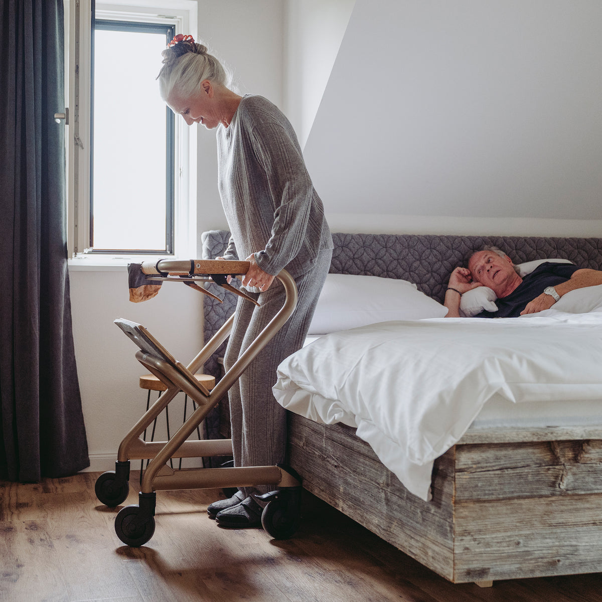 Bett Wohnraumrollator Champagne Gold