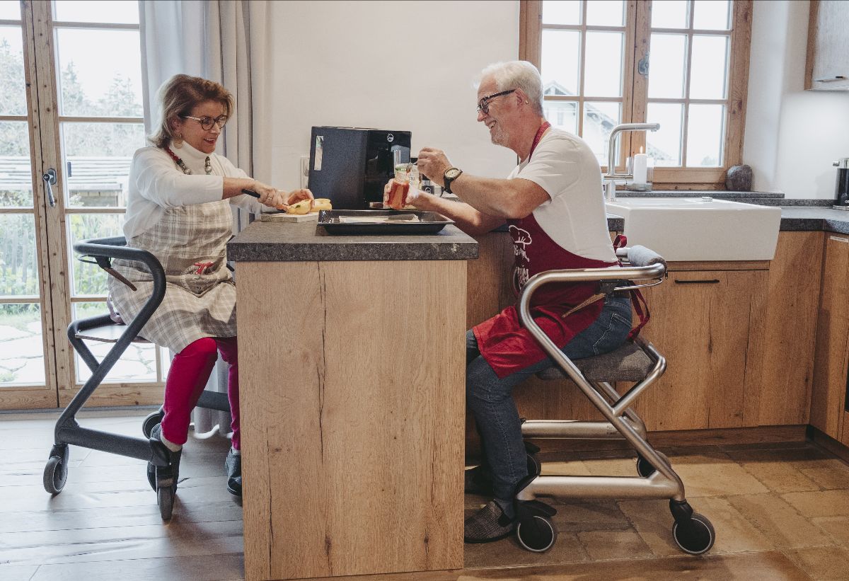 Saljol.live | Saljol Wohnraumrollator - der Superheld auf vier Rädern für mehr Sicherheit zuhause