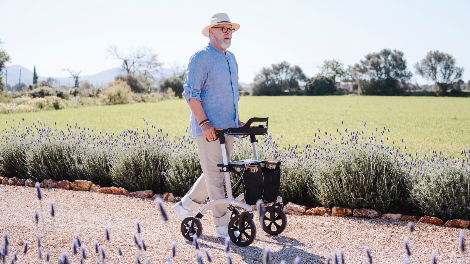 Aluminium rollator voor stad en land