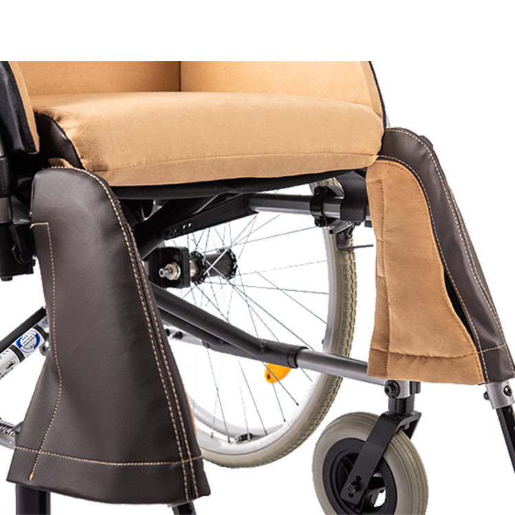 Rollstuhl mit Beinschoner