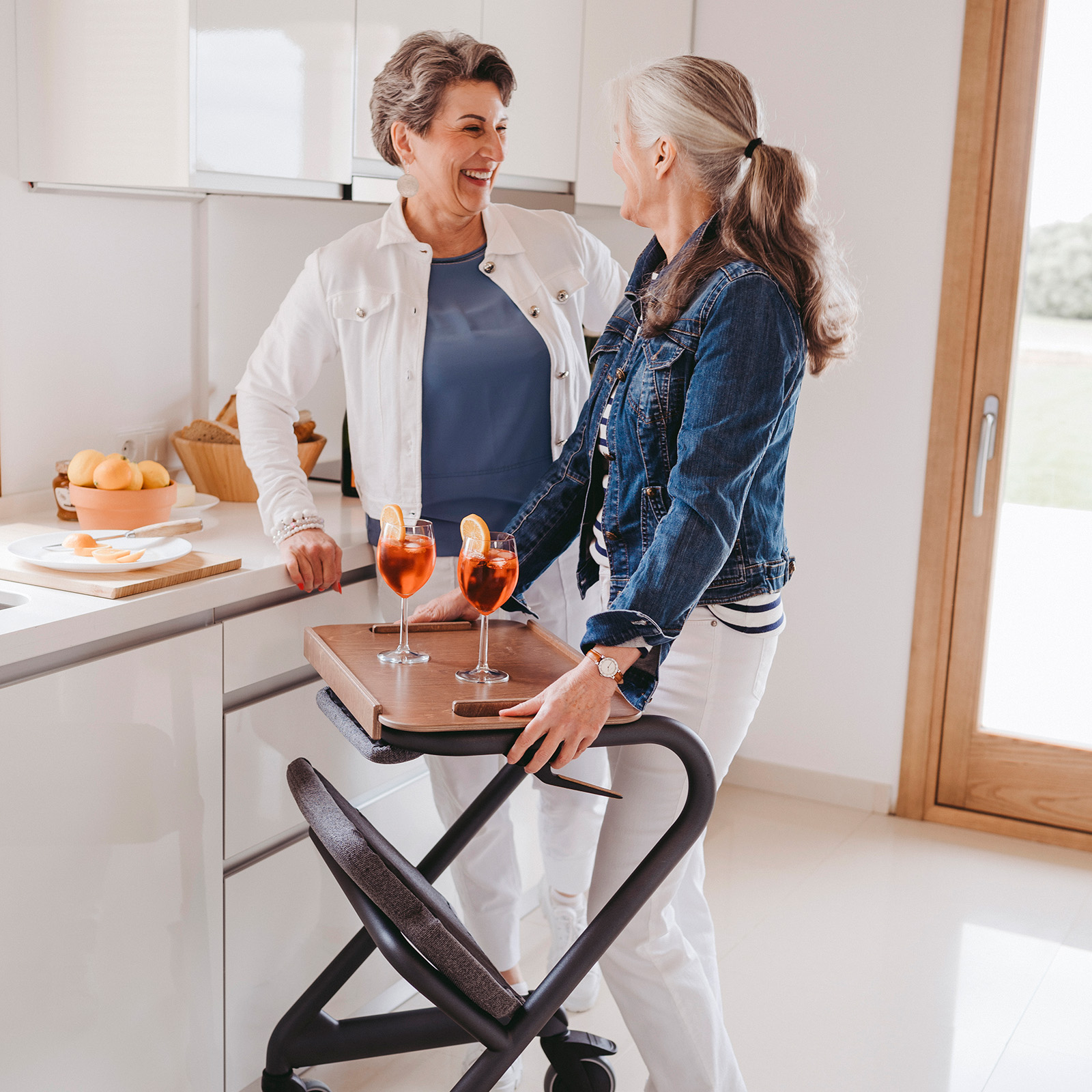 Saljol Wohnraumrollator: Viele Funktionen