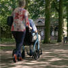 Rollz Motion² Blau - Rollator Rollstuhl - Spaziergang im Rollstuhl